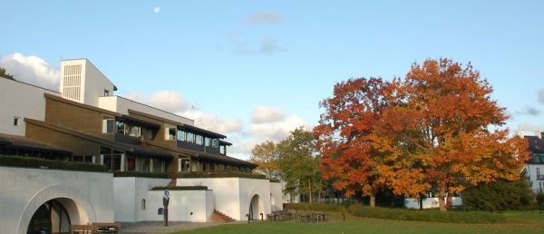 The morning light over Lo-skolen